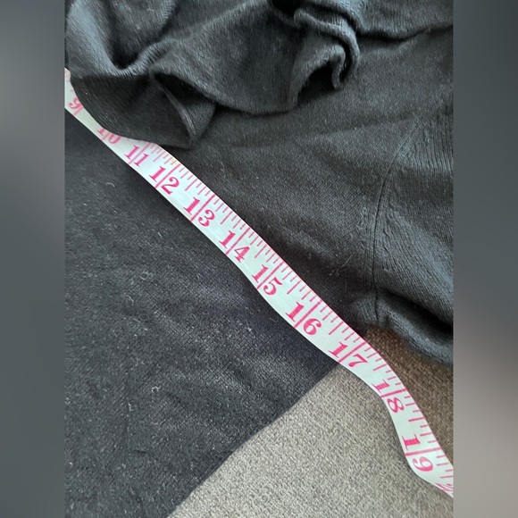 Ralph Lauren Black Silk Cashmere Ruffle Romantic Coquette V-Neck Sweater Small - Picture 7 of 8